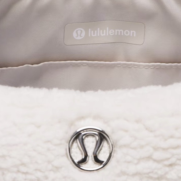 LULULEMON Mini Shoulder Bag 4L Fleece In White - Picture 3 of 5
